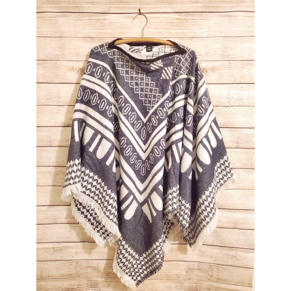🔴 2/$25🔴⚡ BOHO ⚡ Shawl Reversible Blue & White
